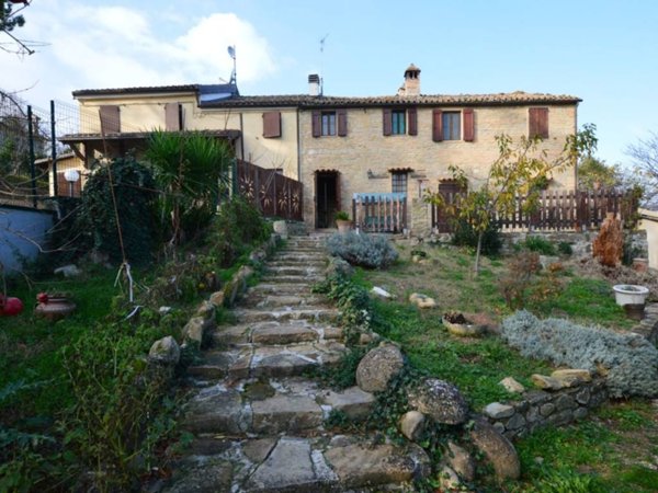 casa indipendente in vendita a Castelbellino