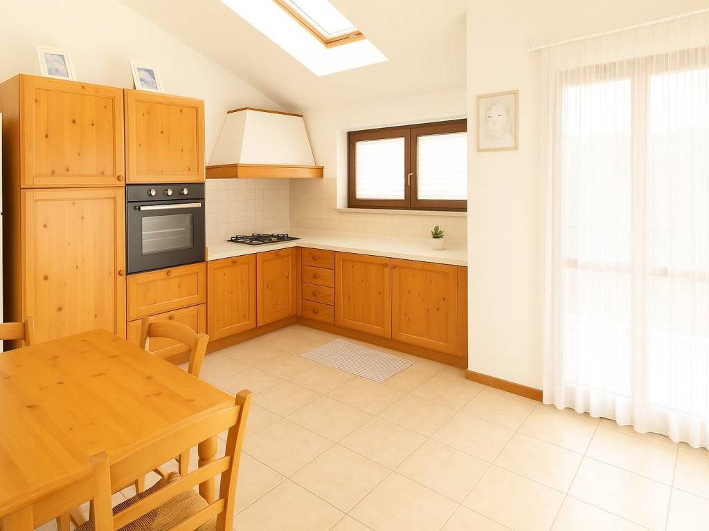 appartamento in vendita a Castelbellino in zona Stazione