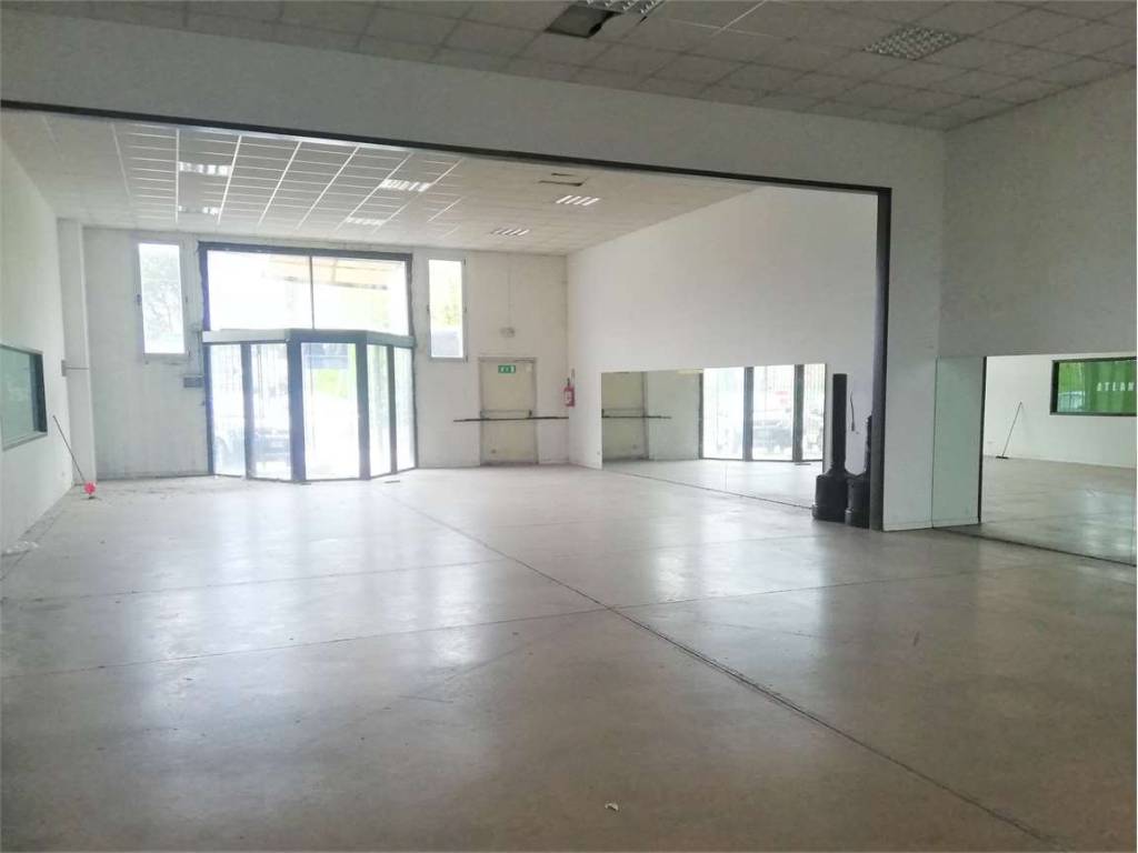 locale commerciale in vendita a Castelbellino