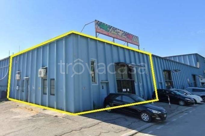 locale commerciale in vendita a Castelbellino