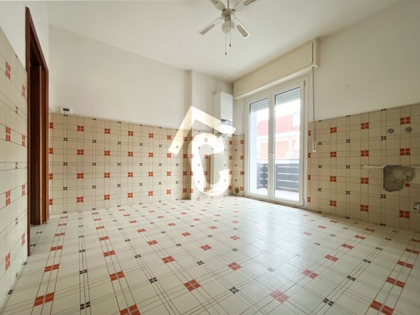 appartamento in vendita a Castelbellino in zona Stazione