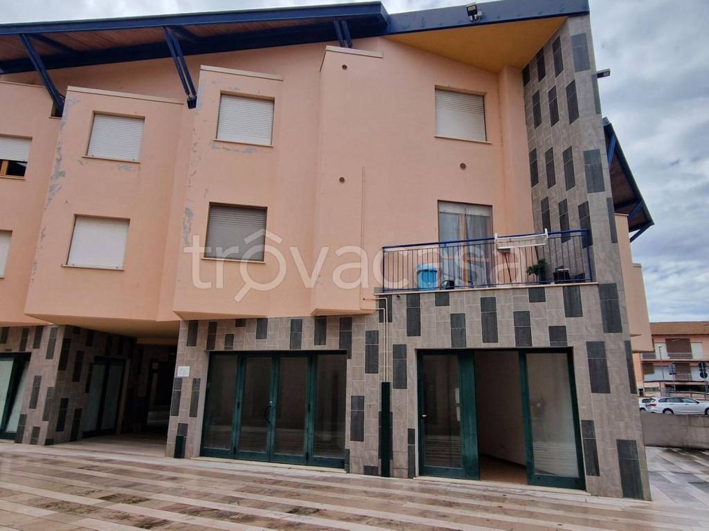 negozio in vendita a Castelbellino in zona Stazione