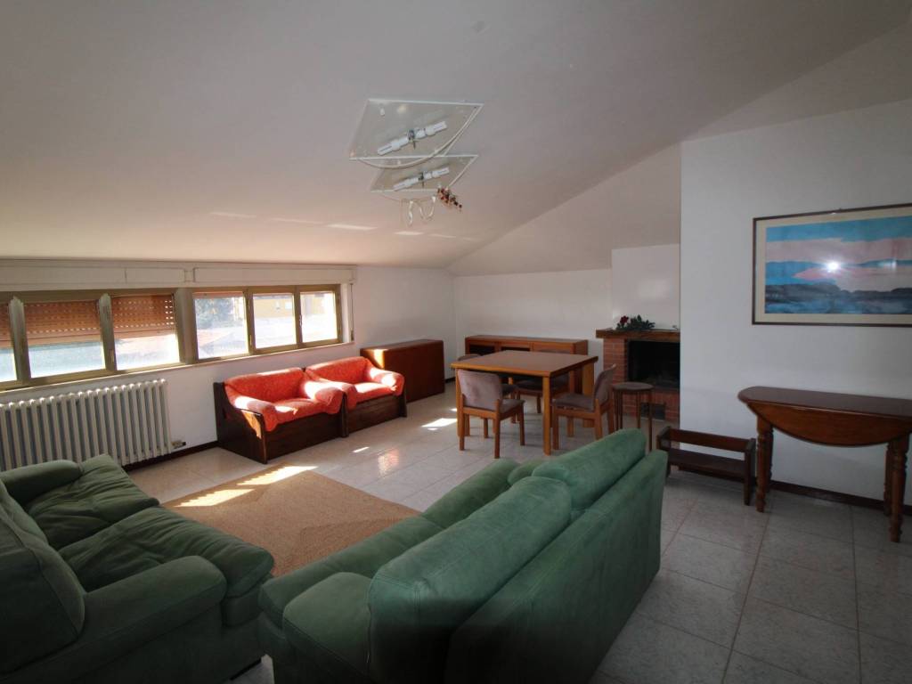 appartamento in vendita a Castelbellino in zona Stazione