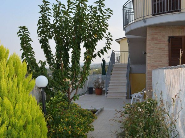 appartamento in vendita a Castelbellino in zona Stazione