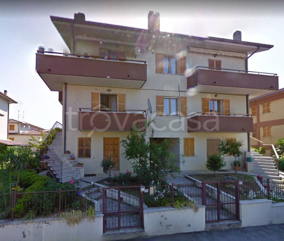 appartamento in vendita a Castelbellino in zona Stazione