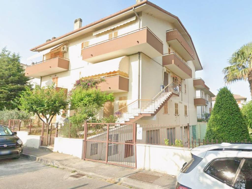 appartamento in vendita a Castelbellino in zona Stazione