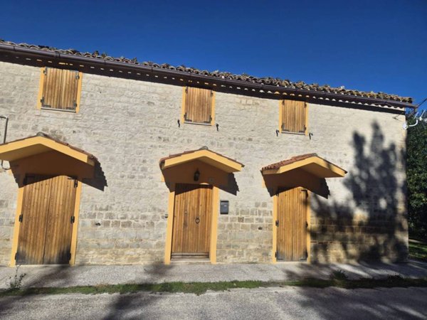 casa indipendente in vendita a Castelbellino