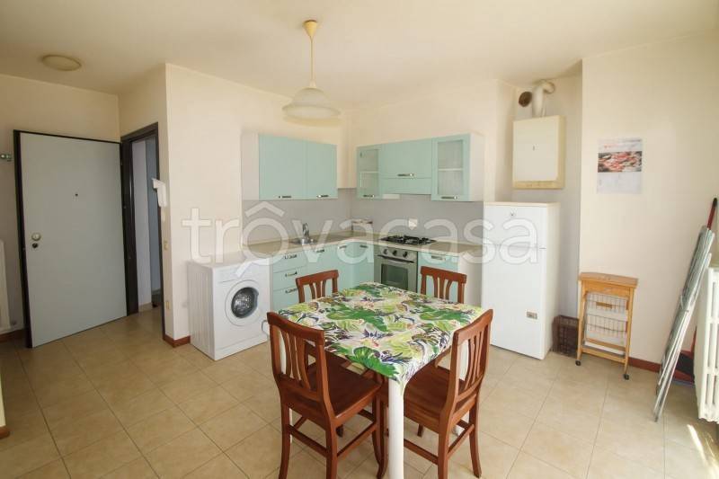 appartamento in vendita a Castelbellino in zona Stazione