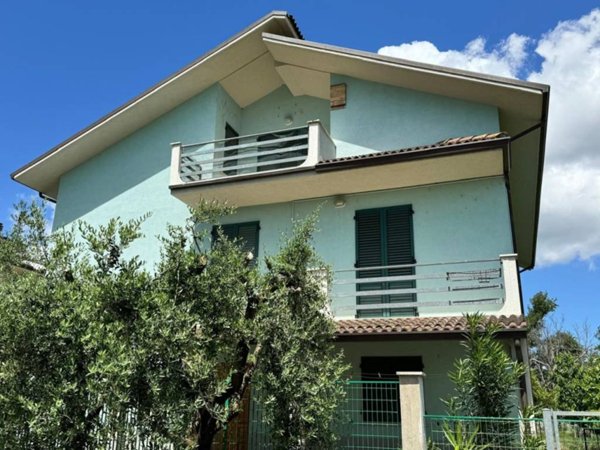 casa indipendente in vendita a Castelbellino in zona Pantiere