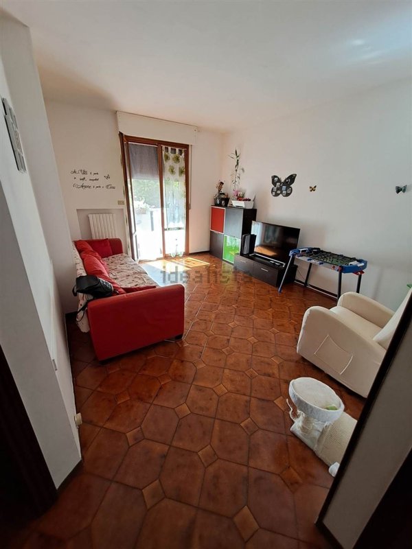 appartamento in vendita a Castelbellino in zona Stazione