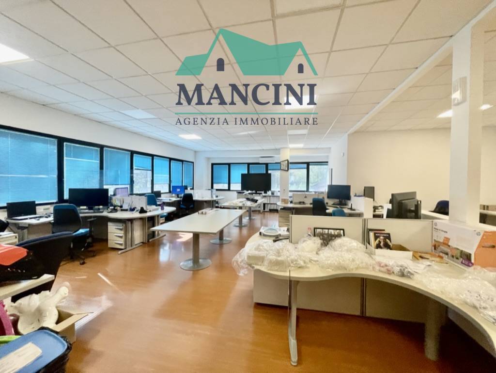 ufficio in vendita a Castelbellino in zona Pianello