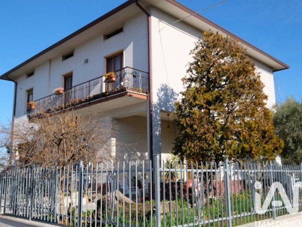 appartamento in vendita a Castelbellino in zona Stazione