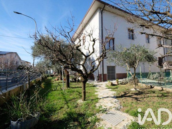 casa indipendente in vendita a Castelbellino in zona Stazione