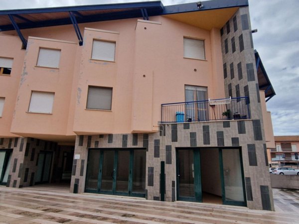 negozio in vendita a Castelbellino in zona Stazione