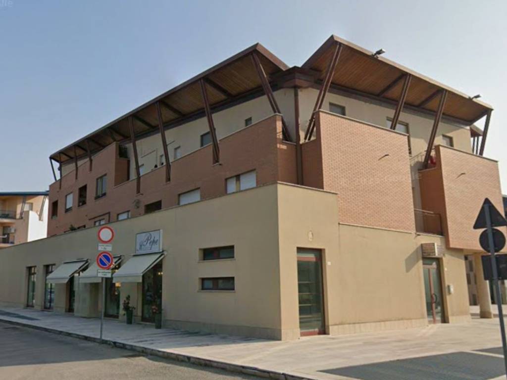 appartamento in vendita a Castelbellino in zona Stazione