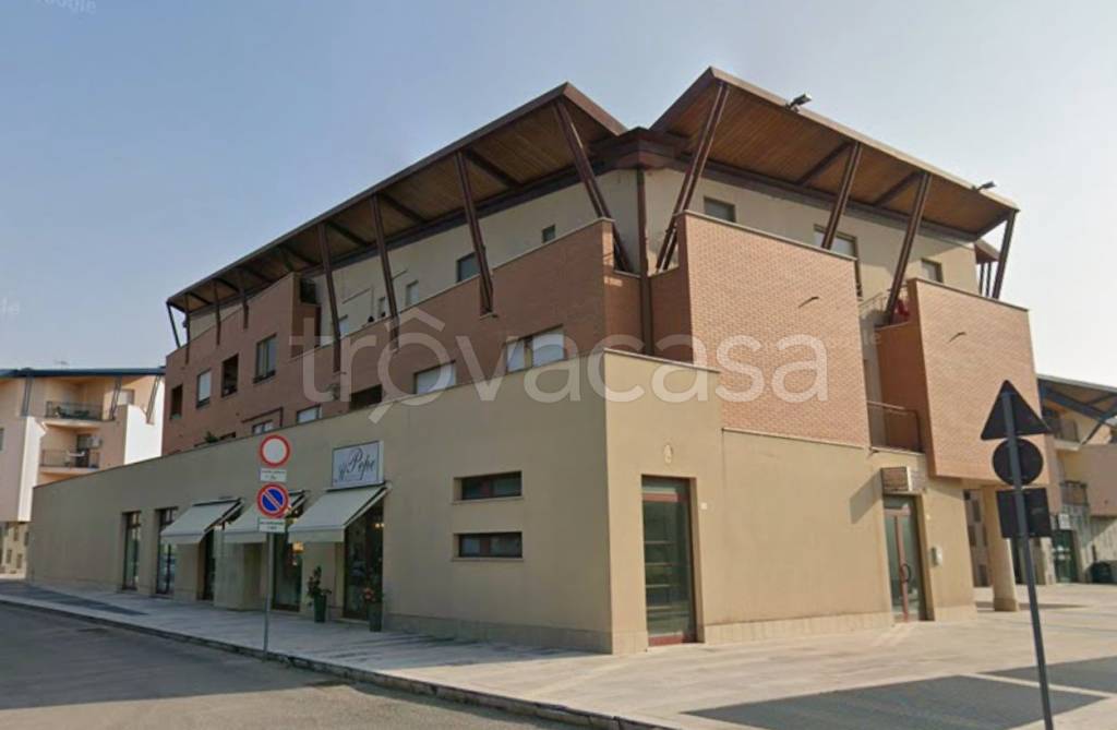 appartamento in vendita a Castelbellino in zona Stazione