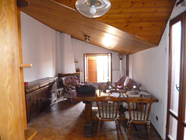 appartamento in vendita a Castelbellino in zona Stazione