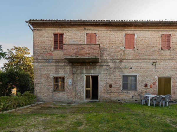 casa indipendente in vendita a Castelbellino in zona Stazione