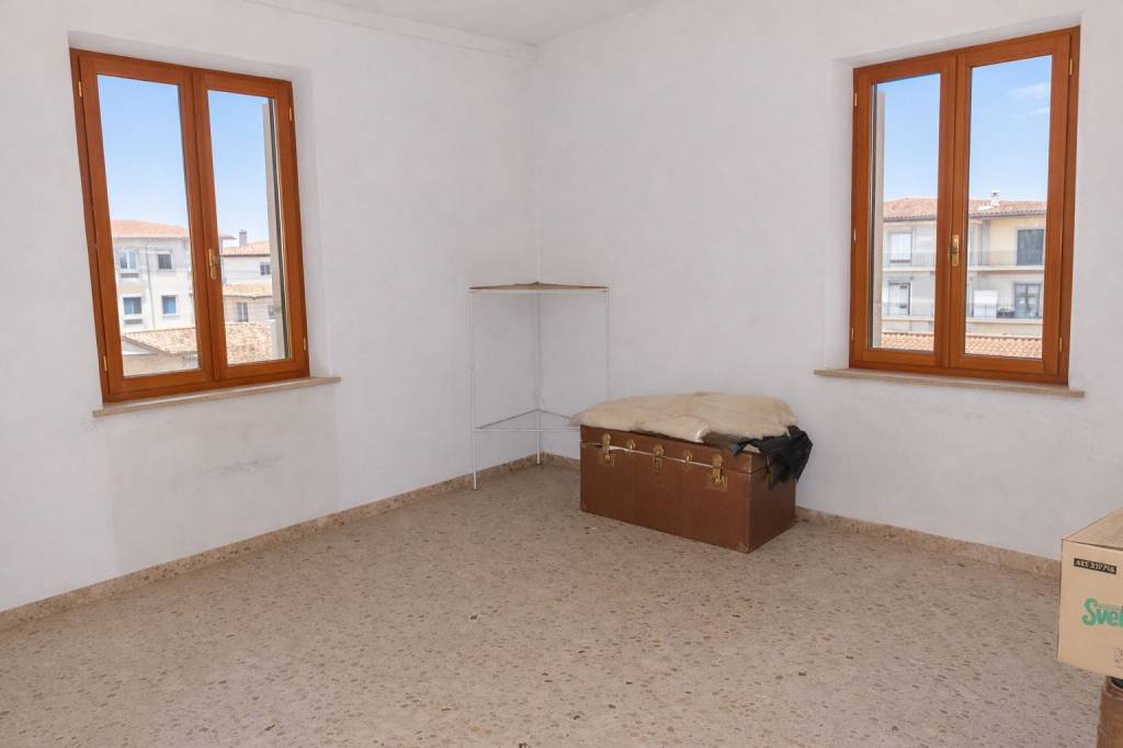 appartamento in vendita a Castelbellino in zona Stazione