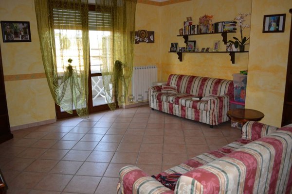 appartamento in vendita a Castelbellino in zona Stazione