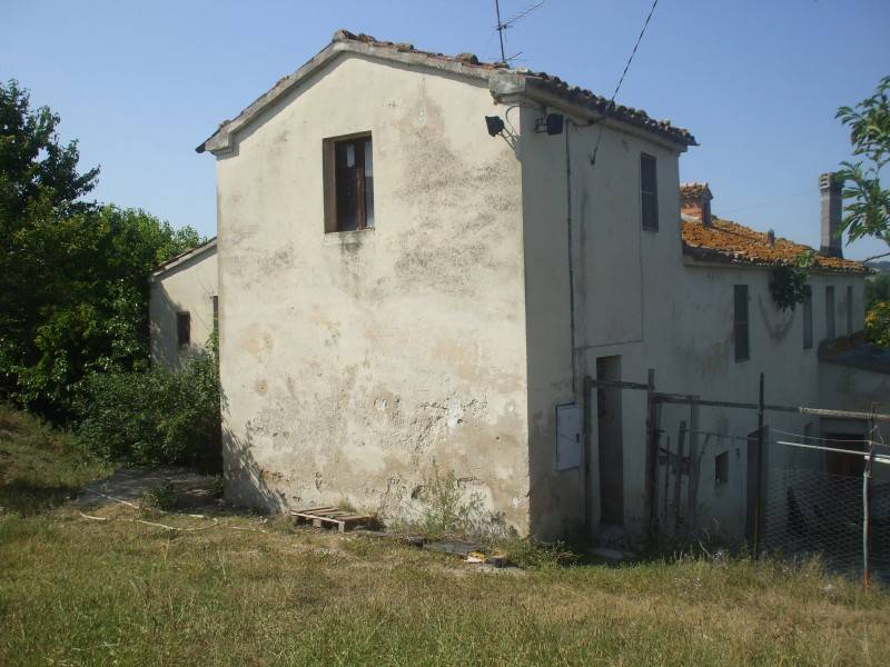casa indipendente in vendita a Castelbellino in zona Pianello