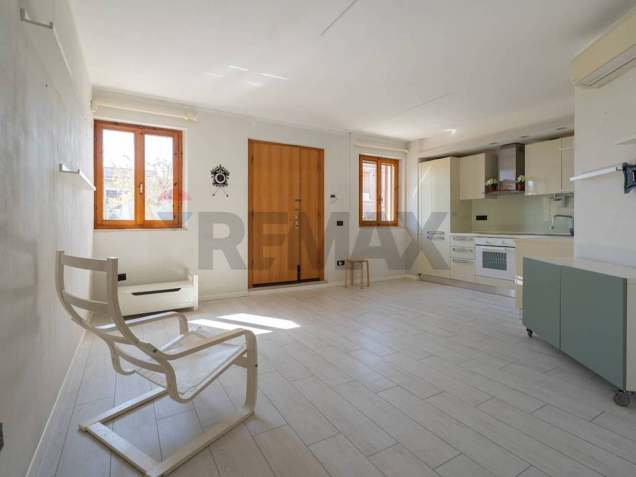 appartamento in vendita a Castelbellino in zona Stazione