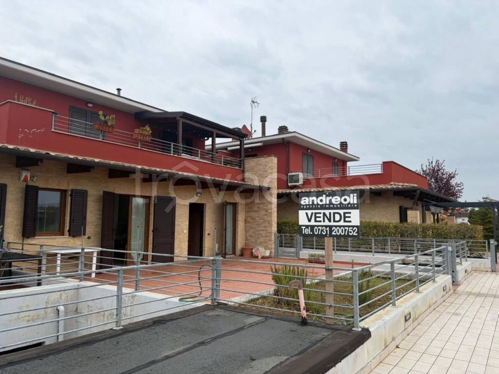 appartamento in vendita a Castelbellino in zona Pantiere