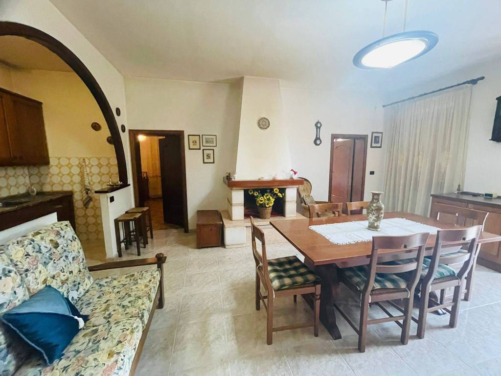 casa indipendente in vendita a Castelbellino in zona Pantiere