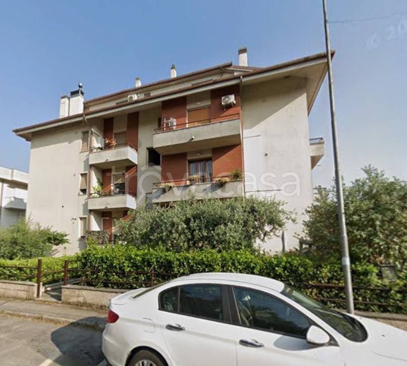 appartamento in vendita a Castelbellino in zona Stazione