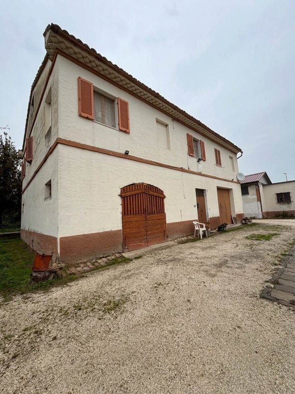 casa indipendente in vendita a Castelbellino