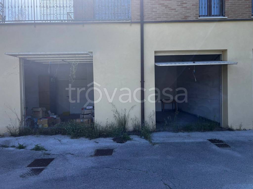 box auto in vendita a Castelbellino in zona Pianello