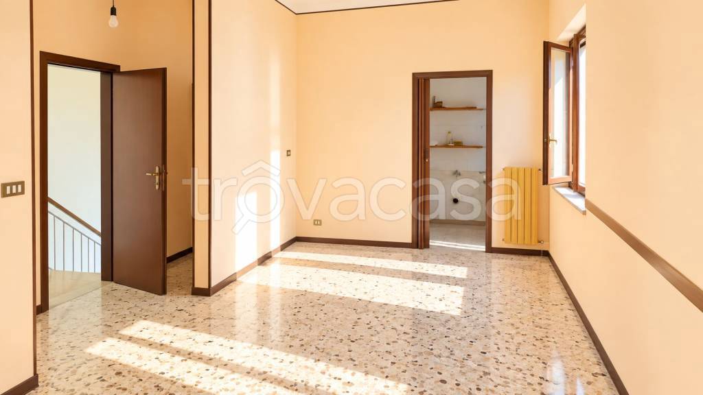appartamento in vendita a Castelbellino in zona Stazione
