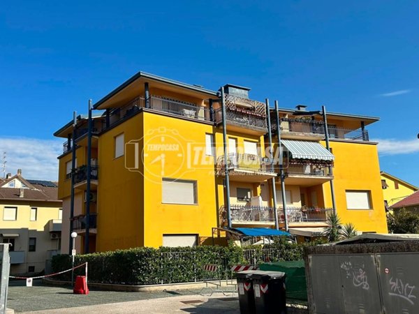 appartamento in vendita a Castelbellino in zona Stazione