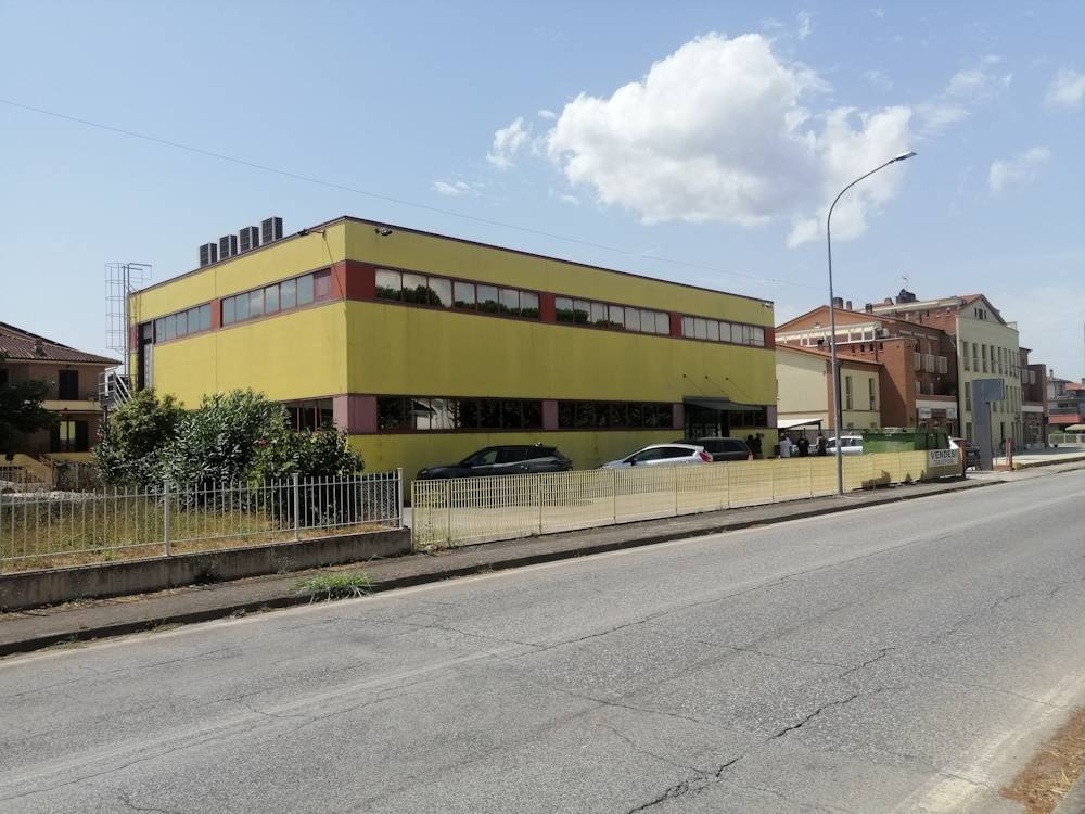 locale commerciale in vendita a Castelbellino in zona Stazione