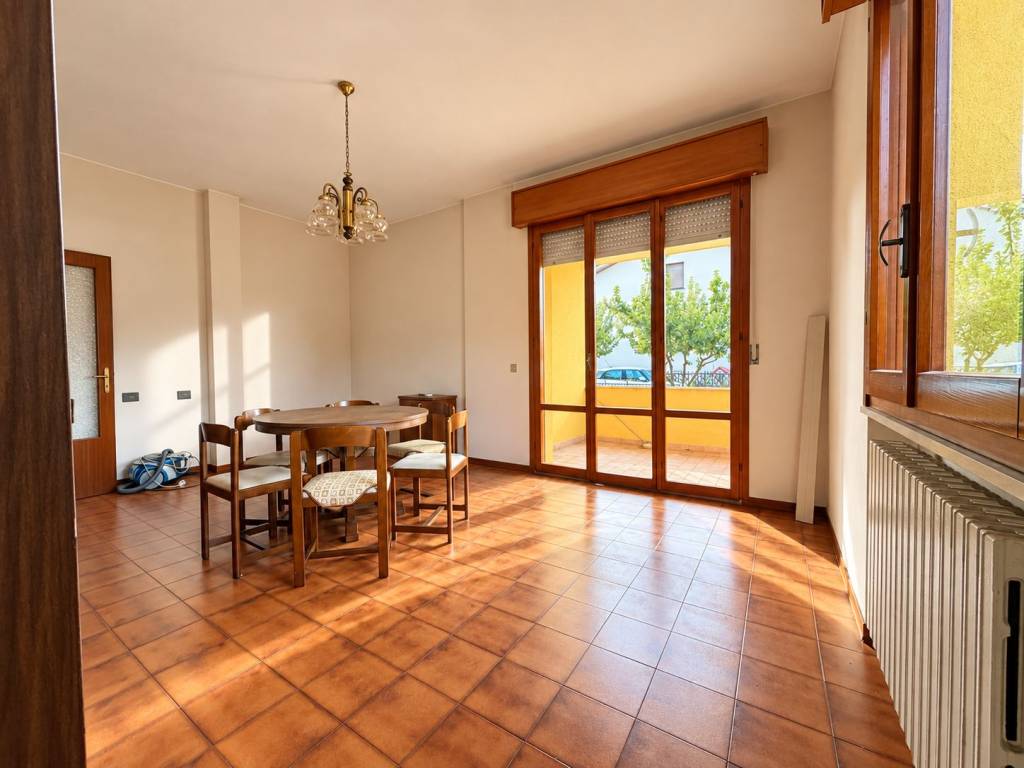 appartamento in vendita a Castelbellino in zona Stazione