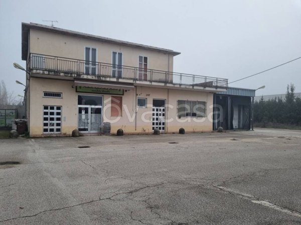 locale commerciale in vendita a Castelfidardo