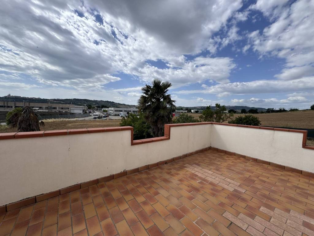 casa indipendente in vendita a Castelfidardo in zona Acquaviva