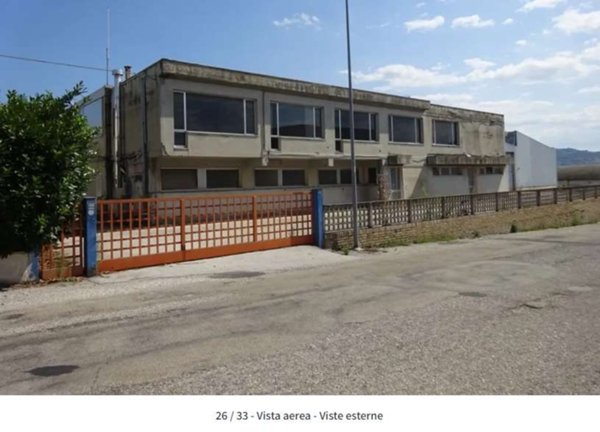 locale di sgombero in vendita a Castelfidardo