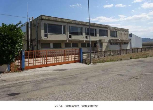 locale di sgombero in vendita a Castelfidardo