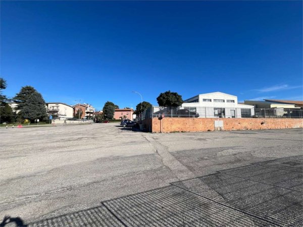 negozio in vendita a Castelfidardo