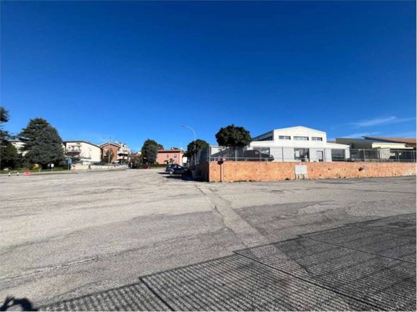 negozio in vendita a Castelfidardo