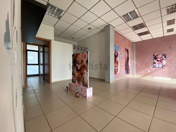 negozio in vendita a Castelfidardo in zona Acquaviva