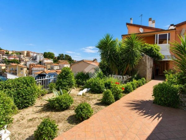 appartamento in vendita a Castelfidardo in zona Acquaviva