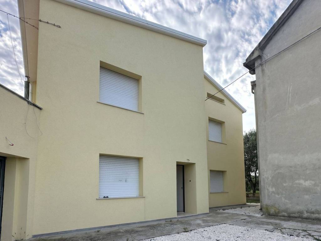 casa indipendente in vendita a Castelfidardo in zona Campanari