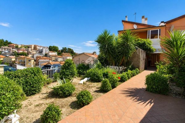 appartamento in vendita a Castelfidardo in zona Acquaviva