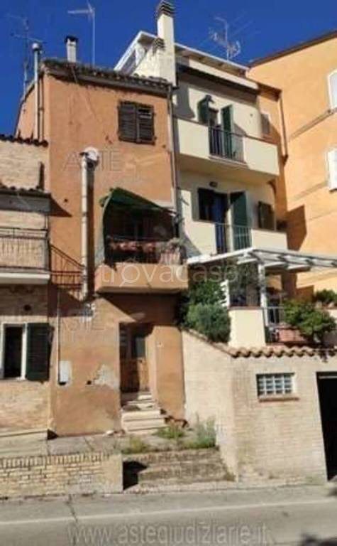 appartamento in vendita a Castelfidardo in zona Acquaviva