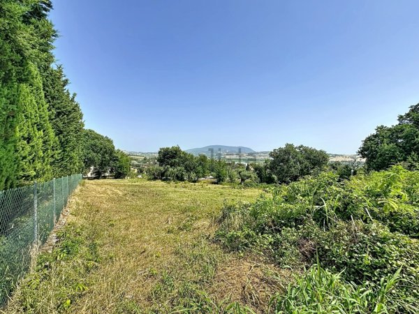 terreno in vendita a Castelfidardo in zona Campanari
