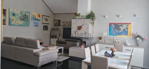 casa indipendente in vendita a Castelfidardo in zona Campanari