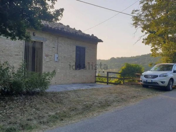 appartamento in vendita a Castelleone di Suasa in zona Santa Lucia