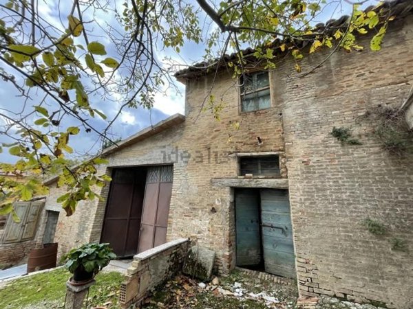 rudere in vendita a Castelleone di Suasa